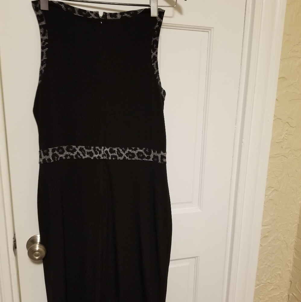 Dresses - Picture 2 of 3